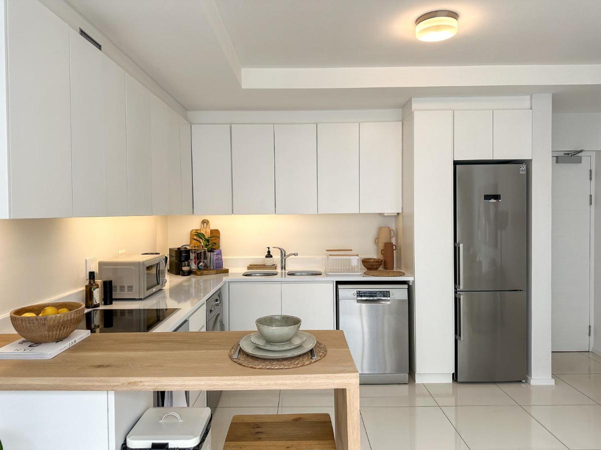Luxury 1br Point - Walk To Sea Point Promenade! Rooftop Pool, Secure Parking Apartment Cape Town