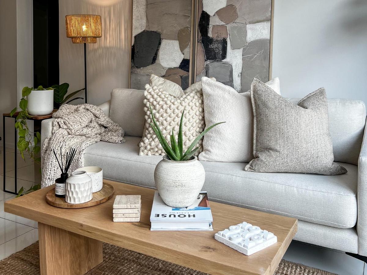 Apartment Luxury 1br Point - Walk To Sea Point Promenade! Rooftop Pool, Secure Parking *